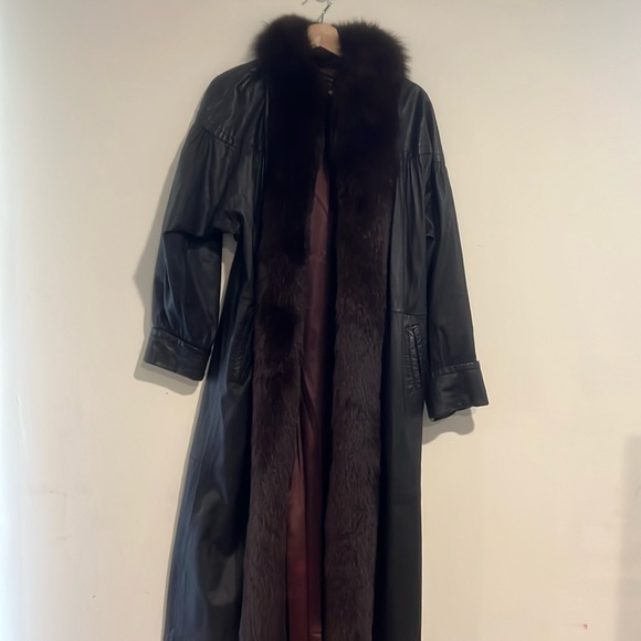 Source Unknown Jackets & Blazers - ♻️ long leather coat with mink collar